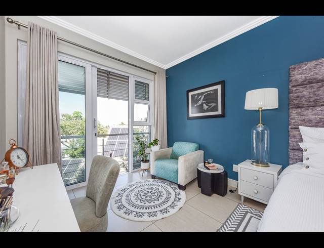 2 BEDROOM APARTMENT FOR SALE IN BRYANSTON